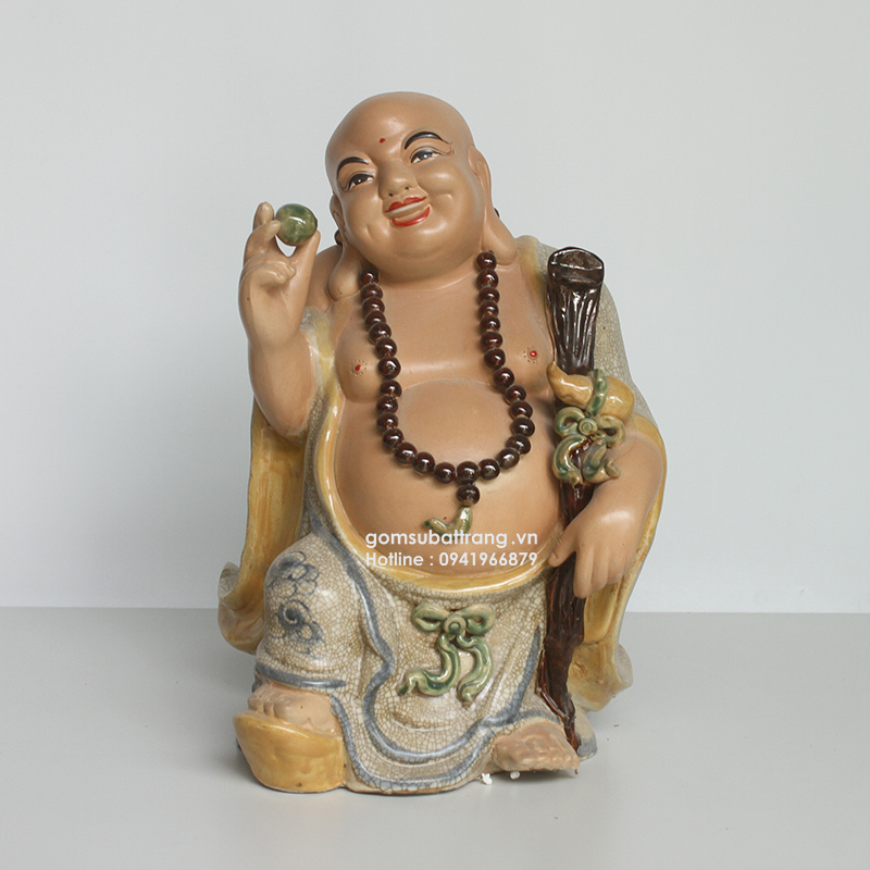 Tượng Phật Di Lặc cầm gậy như ý mang ý nghĩa phong thủy cầu mong công danh sự nghiệp