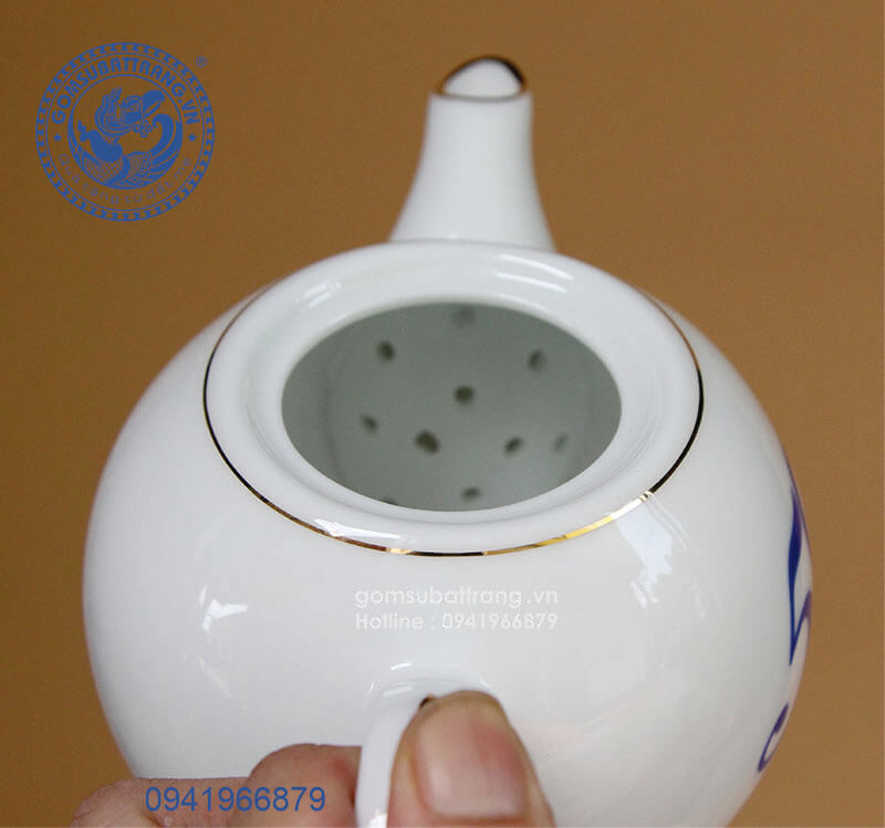 Ảnh chi tiết bộ lọc trà thiêt kế theo kiểu tổ tò vò, lọc hết bã trà ,  không bị tắc nước ở vòi ấm