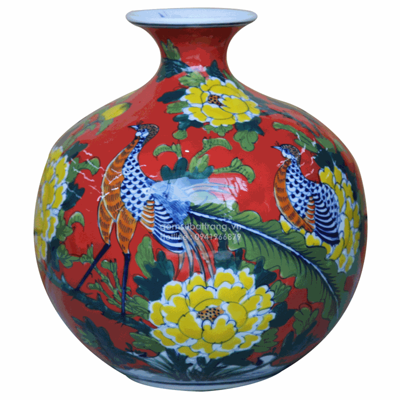 Lọ hoa gốm vẽ chim Trĩ là một trong những sản phẩm nghệ thuật phong phú và độc đáo. Hãy tìm hiểu những thiên nhiên đậm chất Việt Nam trên những mẫu lọ hoa này và tạo ra không gian không chỉ đầy sáng tạo mà còn gần gũi.