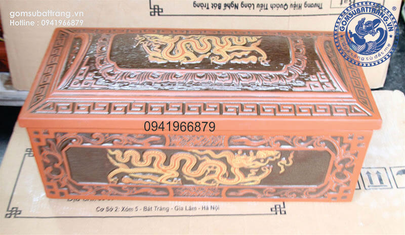 Quách tiểu sành rất bền được nung ở nhiệt độ 1.500 độ c, ra lò đanh chắc , gõ vào tạo tiếng kêu âm vang như tiếng chuông