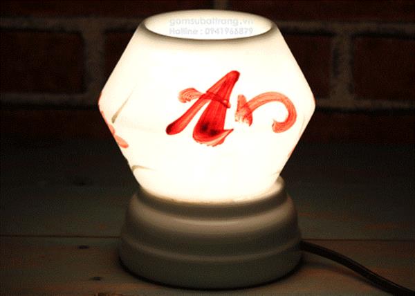 Mua đèn xông tinh dầu tại Nha Trang viết chữ thư pháp tinh tế